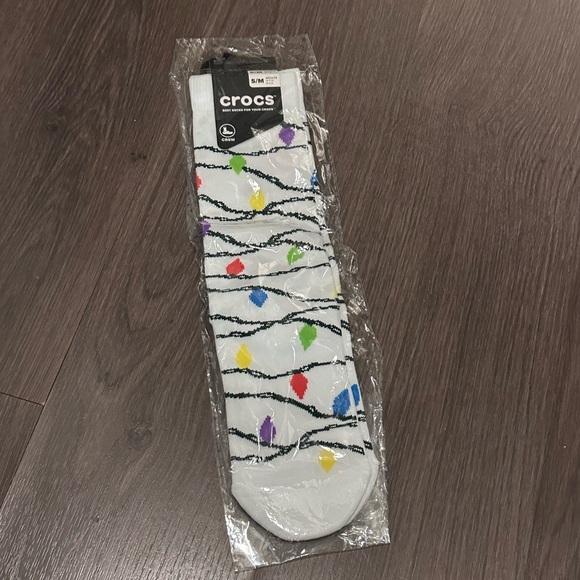 CROCS Other - NWT Crocs Light Graphic Socks